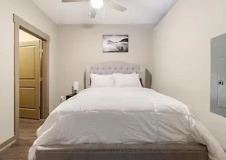 Skyline Serenity- Gym, Walk To Bars And Restaurants Charlotte