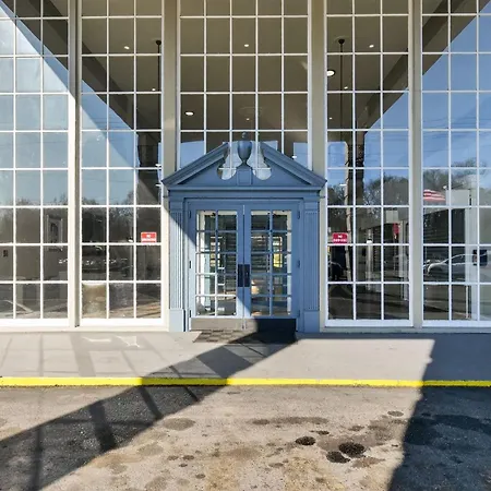 Lux Mins To Atrium Health & Airport Charlotte