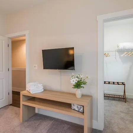 Spacious 4br Near Unc & Major Venues Charlotte