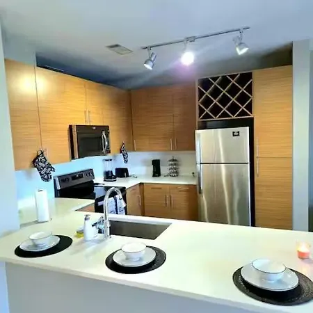Skyline Serenity- Gym, Walk To Bars And Restaurants Apartment Charlotte