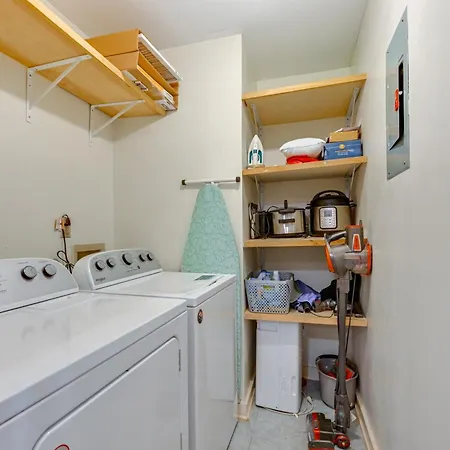 1 Mi To Boa Stadium! Walkable W/ Porch *