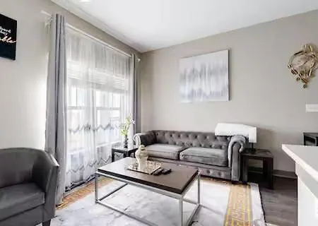 Skyline Serenity- Gym, Walk To Bars And Restaurants *