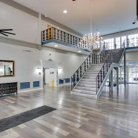 Gem W/ Gym: Near Hospitals & Park Expo Apartment