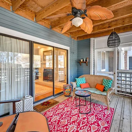 1 Mi To Boa Stadium! Walkable W/ Porch Holiday home Charlotte