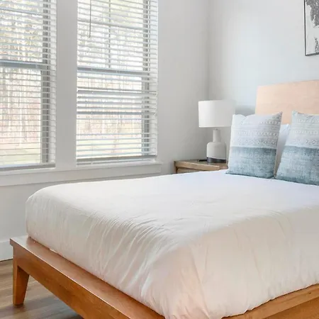 Landing Stunning 1bd Gym Apartment Huntersville