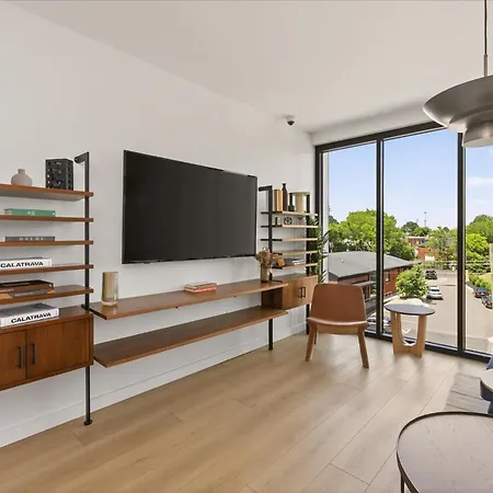 Apartment Southend Near Rail & Uptown I Rooftop Deck I Gym