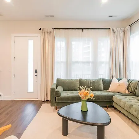 Apartment Spacious 4br Near Unc & Major Venues