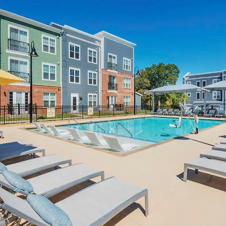 Landing Apartments - Pine 25 North End Apartment Charlotte