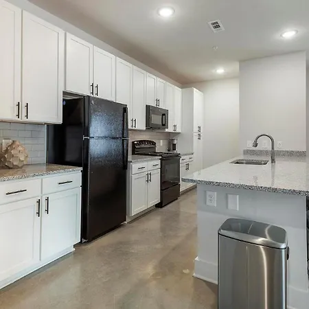 Landing Apartments - The Henry Apartment *