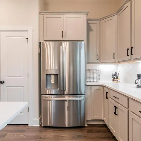 Spacious 4br Near Unc & Major Venues * Charlotte
