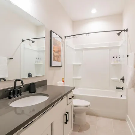 Apartment Spacious 4br Near Unc & Major Venues