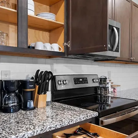 Apartment 4br King Bed Luxe Amenities Airport *
