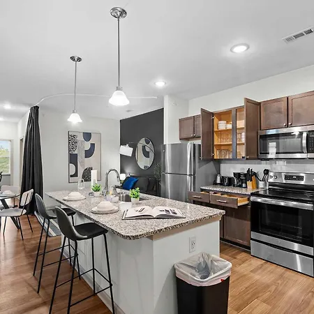 Apartment 4br King Bed Luxe Amenities Airport