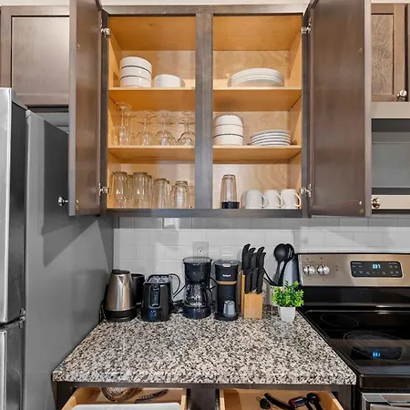 4br King Bed Luxe Amenities Airport Apartment Charlotte