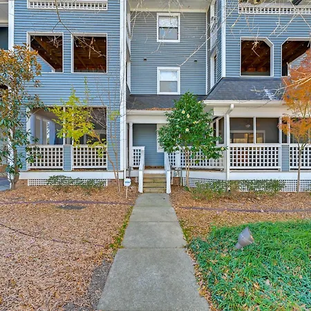 1 Mi To Boa Stadium! Walkable W/ Porch Holiday home Charlotte