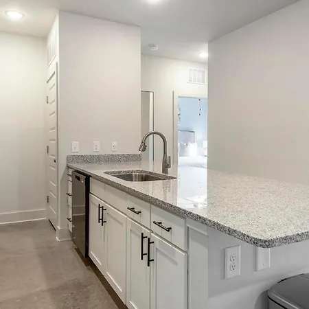 Landing Apartments - The Henry