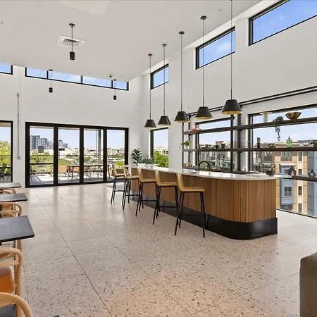 Apartment Southend Near Rail & Uptown I Rooftop Deck I Gym *