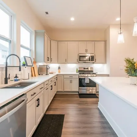Spacious 4br Near Unc & Major Venues Charlotte