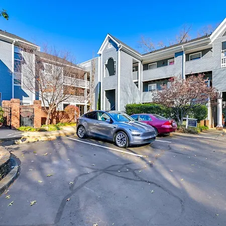 1 Mi To Boa Stadium! Walkable W/ Porch