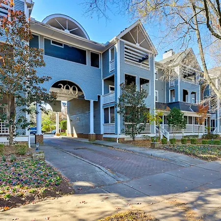 1 Mi To Boa Stadium! Walkable W/ Porch