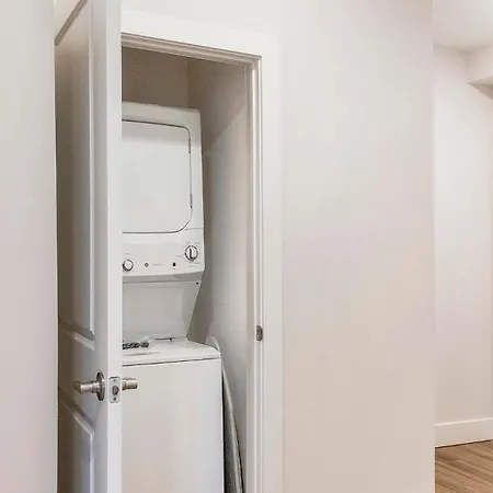 Landing Stunning 1bd Gym Apartment *