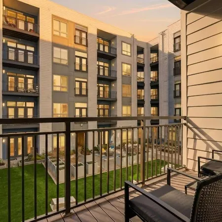 Urban Escape | Free Parking, Pool, Gym *
