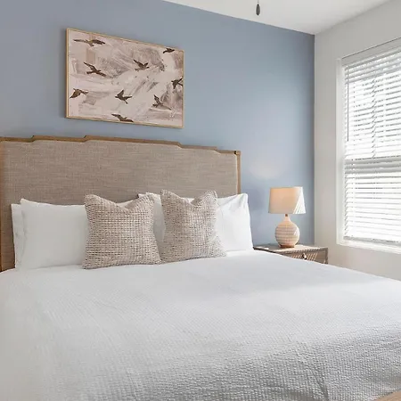 Landing Apartments - The Henry Apartment