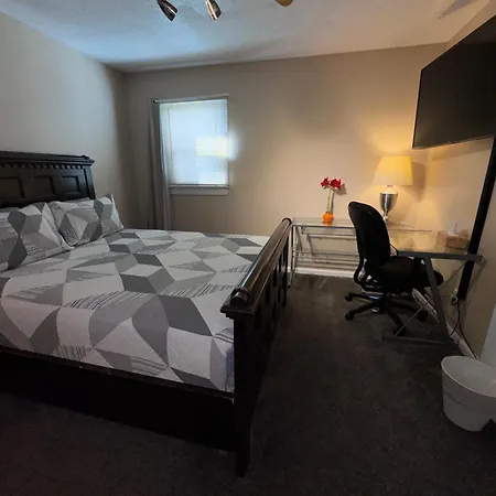 Private Quiet Near Unc