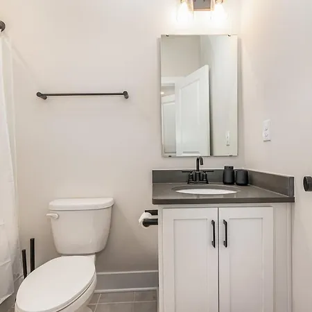 Apartment Spacious 4br Near Unc & Major Venues Charlotte