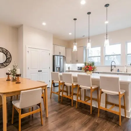 Spacious 4br Near Unc & Major Venues Charlotte