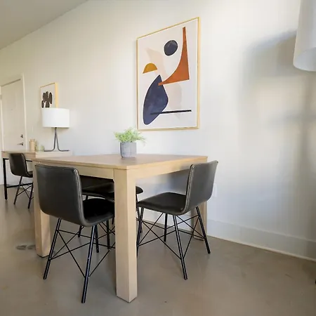 Landing Apartments - The Henry Apartment *