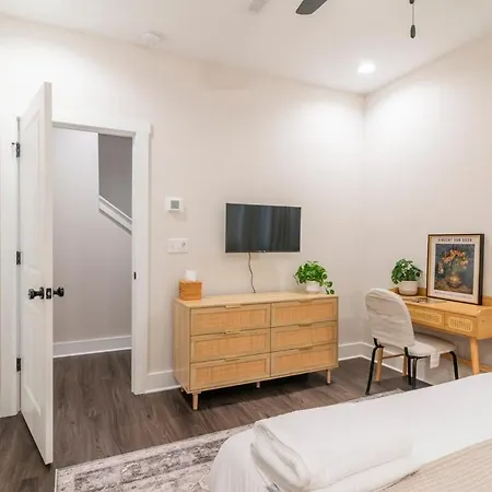 Spacious 4br Near Unc & Major Venues *