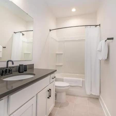 Apartment Spacious 4br Near Unc & Major Venues *