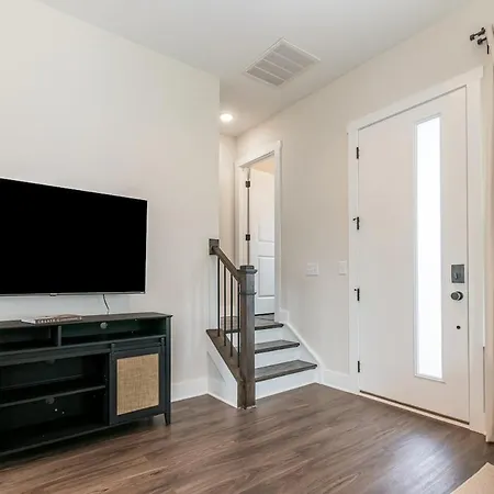 Spacious 4br Near Unc & Major Venues *