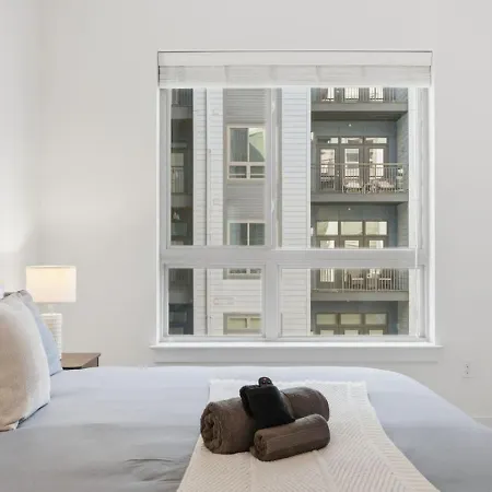 Urban Escape | Free Parking, Pool, Gym Charlotte