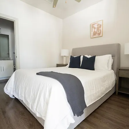 Landing Apartments - Pine 25 North End Apartment