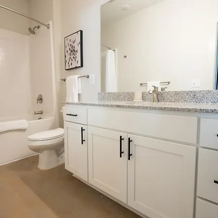 Landing Apartments - The Henry