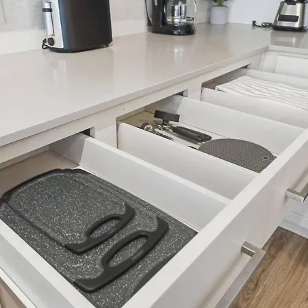 Apartment Urban Escape | Free Parking, Pool, Gym