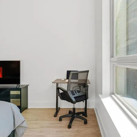 Urban Escape | Free Parking, Pool, Gym * Charlotte
