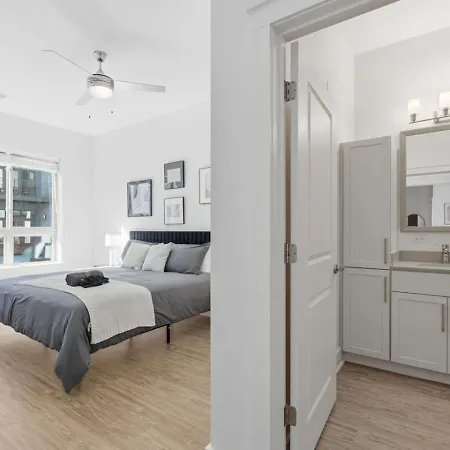Apartment Urban Escape | Free Parking, Pool, Gym *