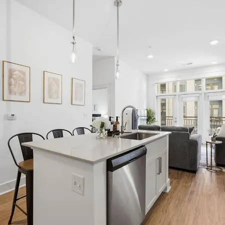 Apartment Urban Escape | Free Parking, Pool, Gym Charlotte