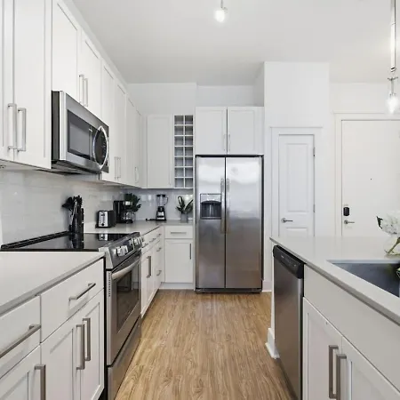 Urban Escape | Free Parking, Pool, Gym Charlotte