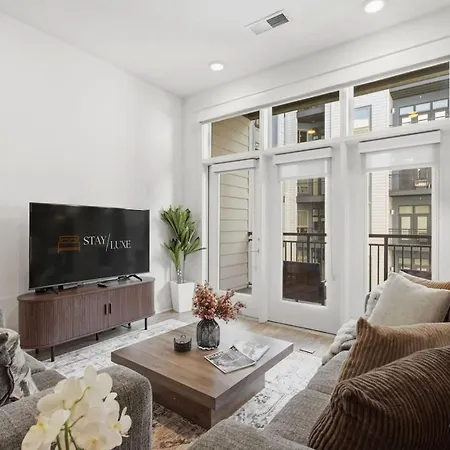 Apartment Urban Escape | Free Parking, Pool, Gym Charlotte