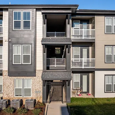 Landing Apartments - The Henry *