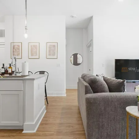 Urban Escape | Free Parking, Pool, Gym Apartment Charlotte