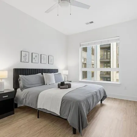 Urban Escape | Free Parking, Pool, Gym Charlotte