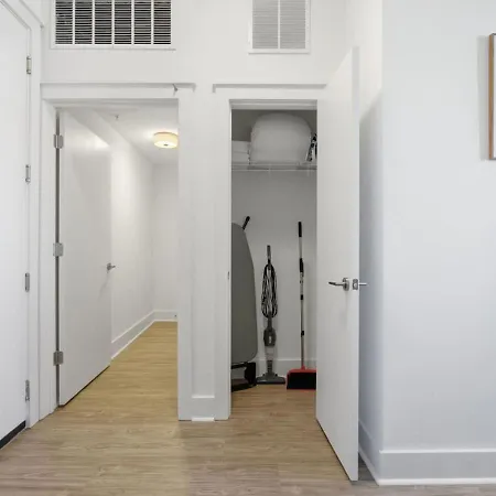 Urban Escape | Free Parking, Pool, Gym *