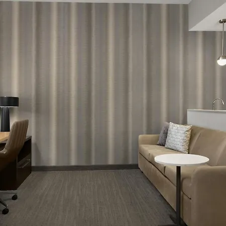 By Marriott Northlake Hotel 3*
