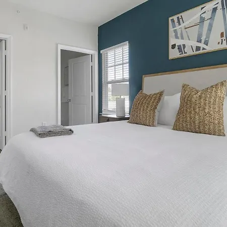 Apartment Landing - North
