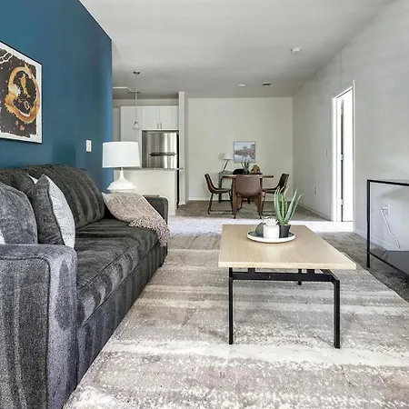 Apartment Landing - North *
